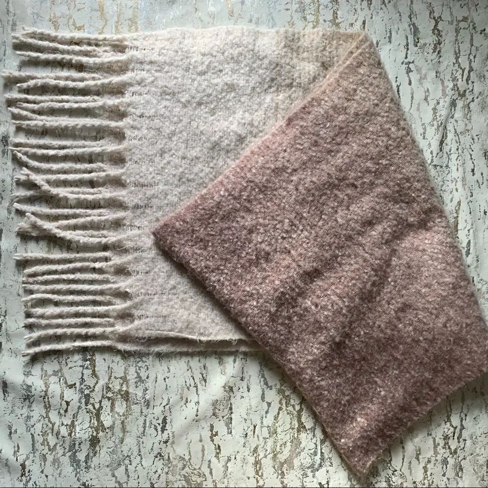 Oversized Textured Scarf    - Picture 1 of 5